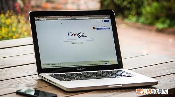 笔记本电脑的电源可以一直充着吗