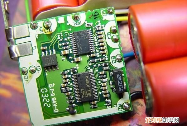 笔记本电脑的电源可以一直充着吗