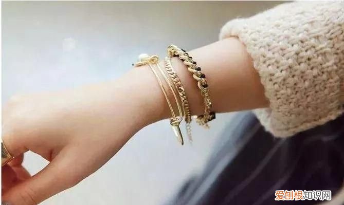 叠戴两个金镯磨损大吗