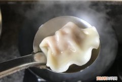 防止饺子粘住的方法，怎样防止速冻饺子粘在一起速冻饺子带回家冷