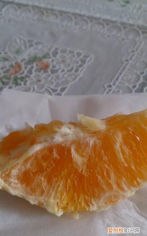 橙子白瓤可以吃吗，橙子中间白色的东西是什么