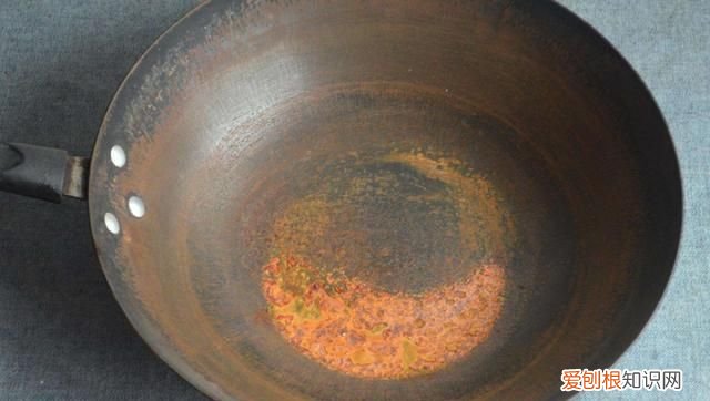 铁锅生锈怎么处理，铁锅生锈了怎么处理方法