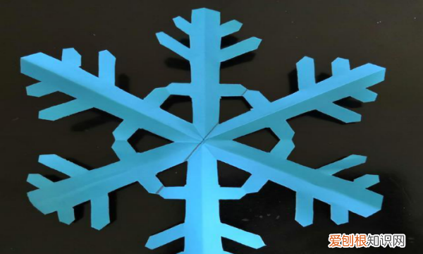 剪纸雪花步骤图片,手工雪花是怎么剪的