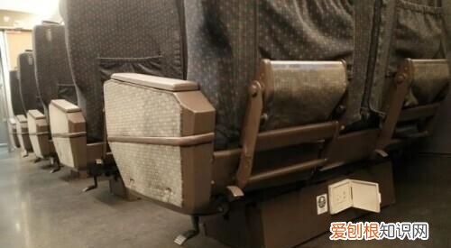 超全火车上的这些地方都能充电