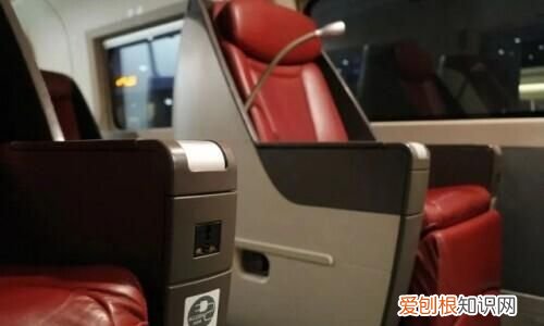 超全火车上的这些地方都能充电