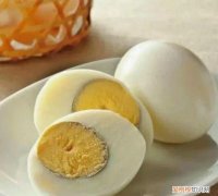 煮鸡蛋的蛋黄变绿了还能放心吃吗