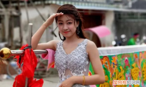 潮汕女孩扛旗是什么风俗，潮汕扛旗美女是什么风俗