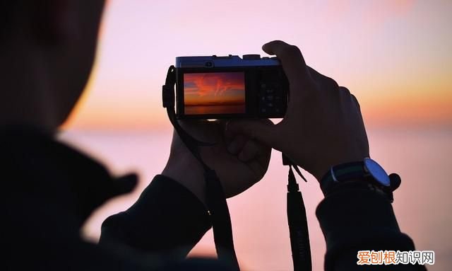 摄影格式用jpg还是j十r