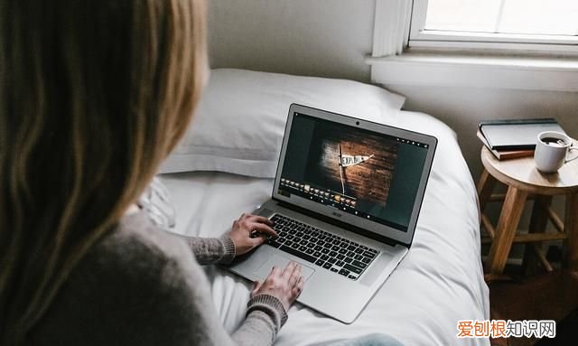 摄影格式用jpg还是j十r