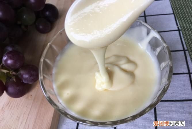 白色沙拉酱是什么做的,夹面包的乳白色甜酱是什么