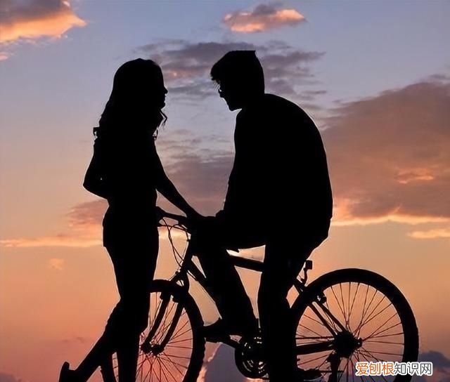 隐晦的表达难过的伤感文案,简短虐心,触碰泪点的句子