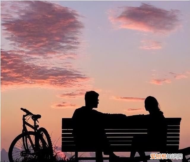 隐晦的表达难过的伤感文案,简短虐心,触碰泪点的句子