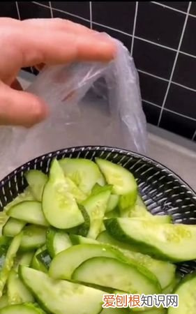 老黄瓜怎么冻冬天好吃，小米虾和黄瓜怎么炒好吃