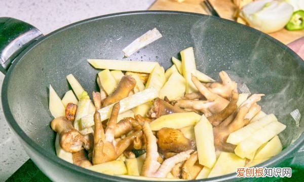 正宗蟹煲的做法，肉蟹煲的家常做法窍门