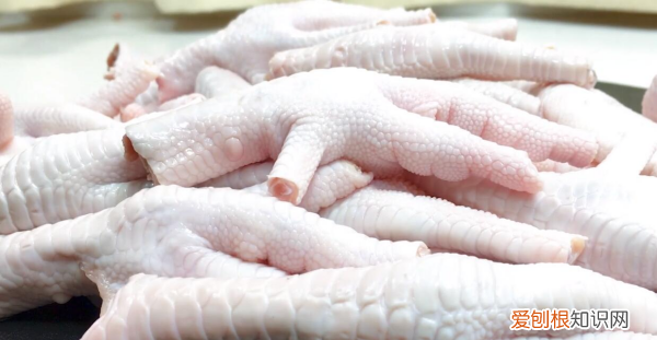 酸辣柠檬无骨鸡爪的简易做法，教你做网红柠檬无骨鸡爪视频