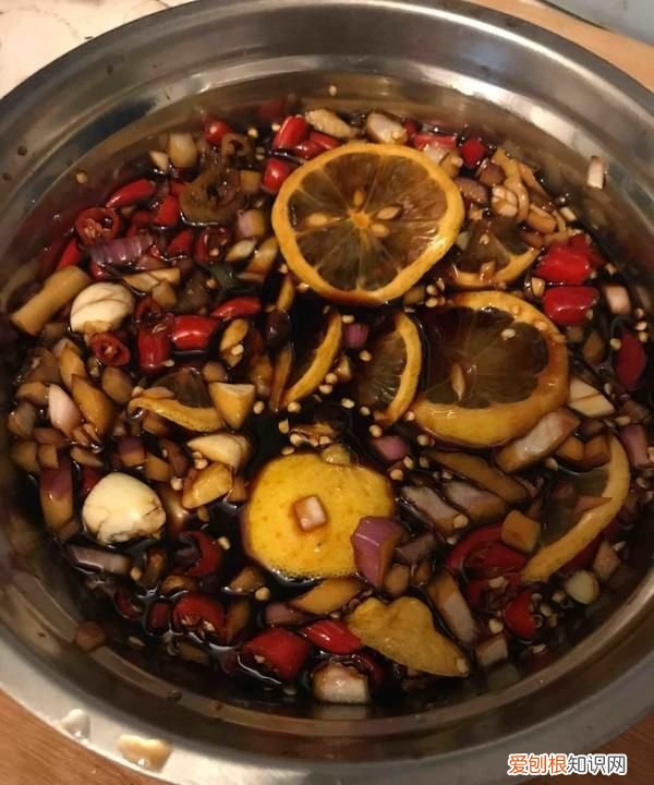 酸辣柠檬无骨鸡爪的简易做法，教你做网红柠檬无骨鸡爪视频