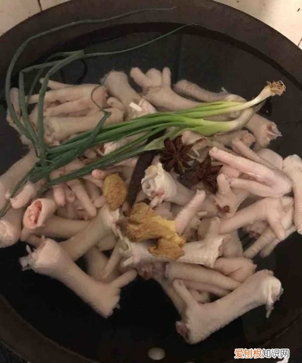 酸辣柠檬无骨鸡爪的简易做法，教你做网红柠檬无骨鸡爪视频