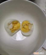 煮鸡蛋为什么不好扒皮，煮鸡蛋冷水下锅还是热水下锅好剥皮