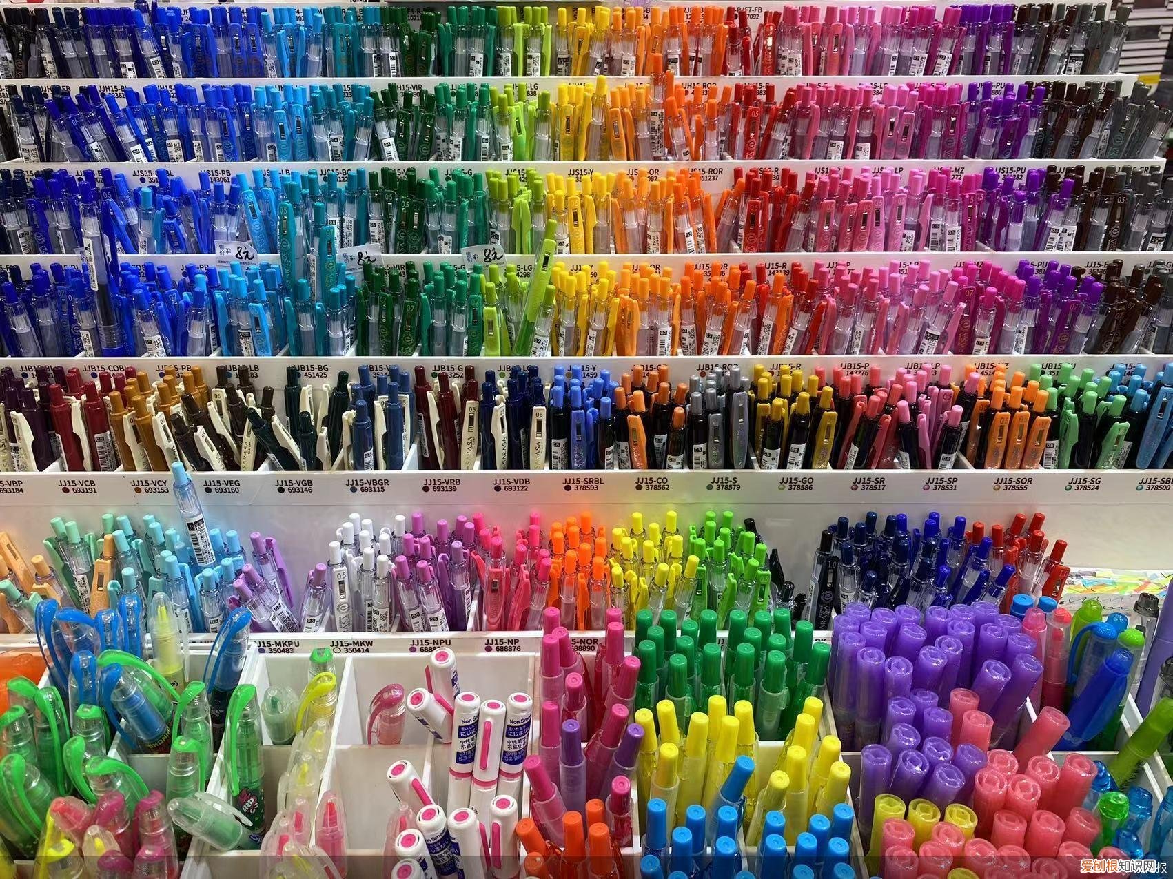 一支笔上百元，天价文具为何越来越多