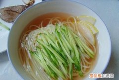 冷面汤用雪碧怎么调，东北咸口热汤冷面汤的正宗调配法
