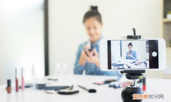 钉钉直播如何翻转镜头,钉钉直播学生怎么翻转摄像头苹果手机