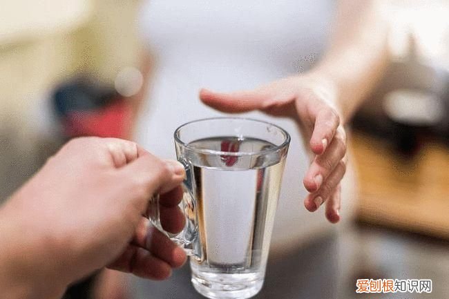 白开水放了多久不能喝，保温杯里的水放一个月了还能喝