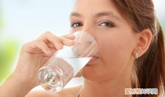 白开水放了多久不能喝，保温杯里的水放一个月了还能喝