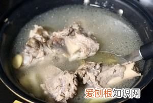 家常炖猪大骨的做法，炖大骨头的家常做法