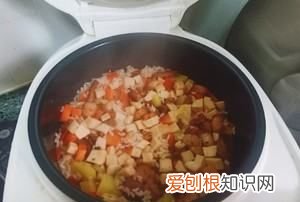 腊肉饭的电饭煲做法，电饭煲怎么做腊味饭?