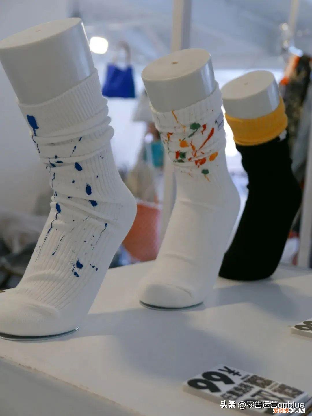 这些年轻人追捧的袜子品牌，能有多好卖？