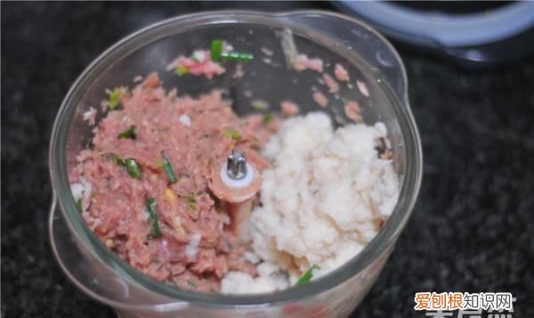 猪肉莲藕丸子的做法窍门，莲藕肉丸子的做法详细教程