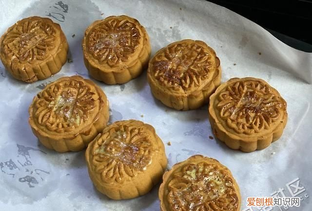 月饼皮开裂是为什么，流心月饼饼皮开裂是为什么