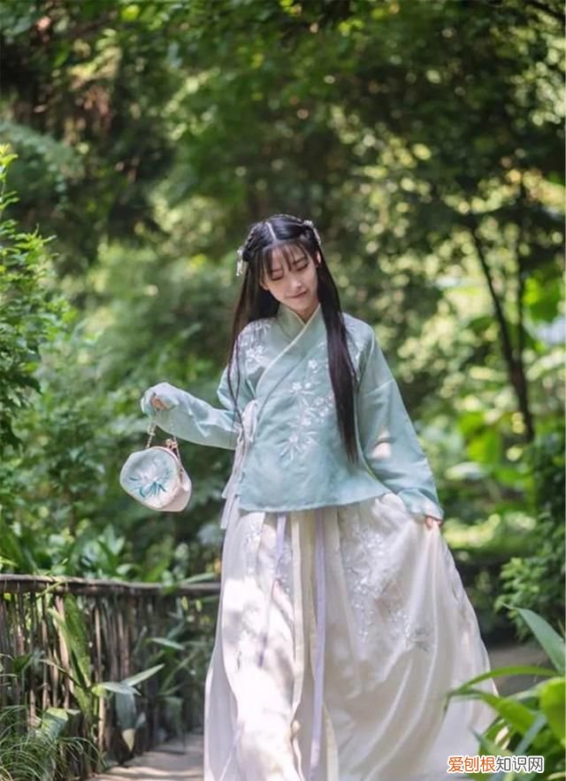 穿汉服头发怎么扎好看简单