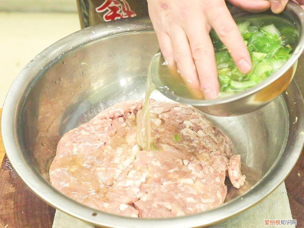 猪肉饺子馅的调制方法