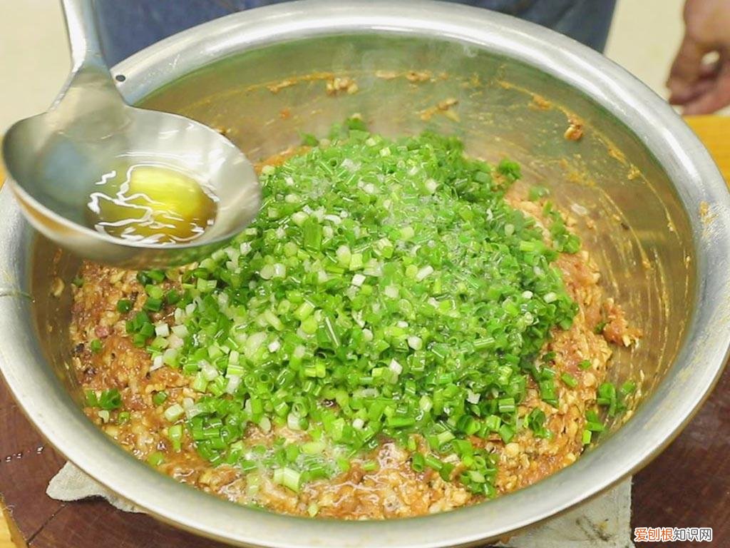 猪肉饺子馅的调制方法