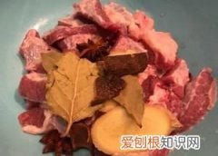 胡萝卜炖牛腩如何做，红萝卜炖牛腩的家常做法窍门