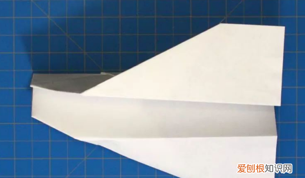 御风者纸飞机怎么折，叠纸飞机怎么叠纸飞机?