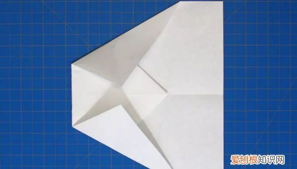 御风者纸飞机怎么折，叠纸飞机怎么叠纸飞机?
