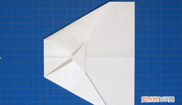 御风者纸飞机怎么折，叠纸飞机怎么叠纸飞机?