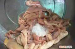 国庆从老家带的土鸭，用鸭肠鸭肝炒一盘泡椒鸭杂，味道简直太好了