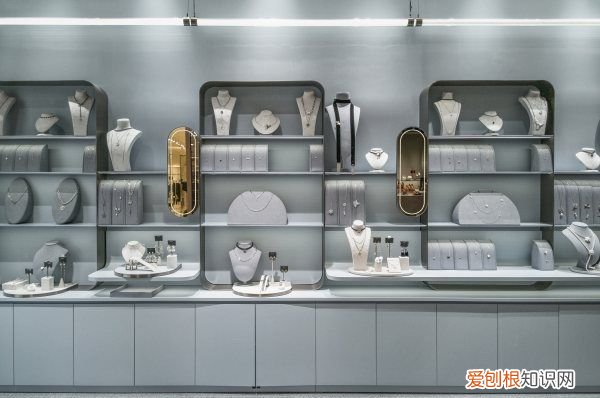 如何安装抽柜，橱柜踢脚板安装步骤及图解 请收好!