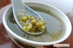 生绿豆泡水是否有毒，为什么绿豆泡了水之后有股绿豆汤味