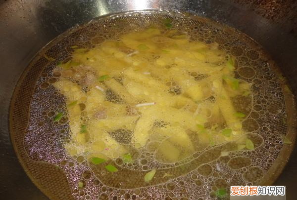 如何做出好吃的萝卜炖土豆，土豆炖胡萝卜怎么炖好吃又简单