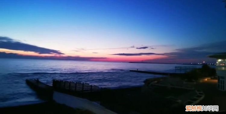 儿时与晚风歌词,落日与晚风表达什么感情