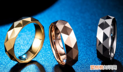 戒指带在中间指什么，中间手指戴戒指的意义右手