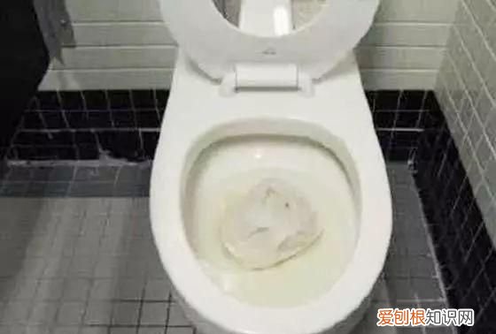 卫生纸可以直接扔马桶里冲走吗