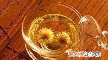 菊花茶泡久了变绿还能喝，菊花茶为什么会变绿色能喝吗