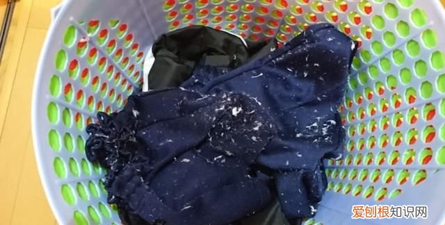 衣服和卫生纸一起洗了怎么清理