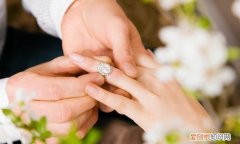 求婚戒指和订婚对戒需要分开吗 求婚和订婚戒指是一样的吗