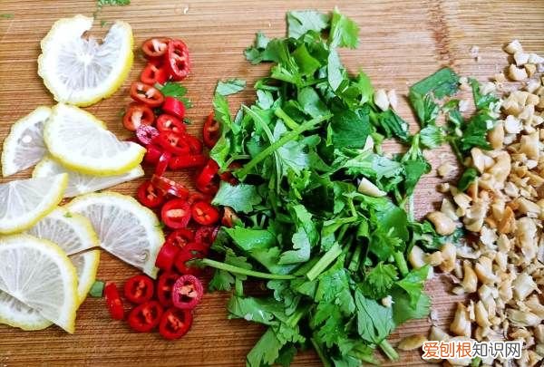 凉菜鱼皮的做法,凉拌鱼皮怎么做能变脆